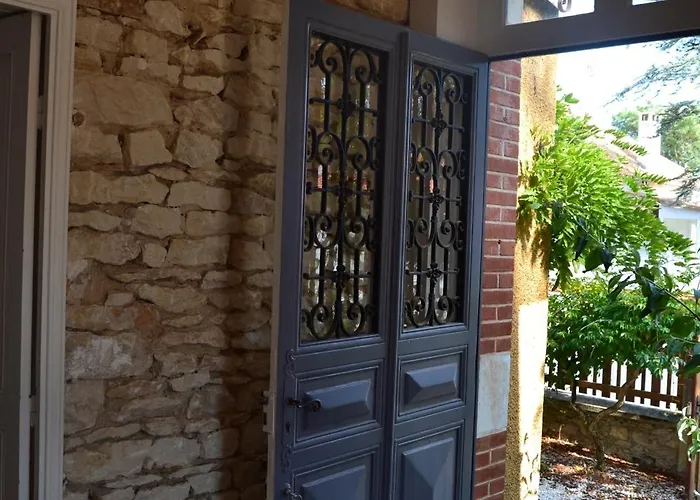 Sous Les Pins 자르-쉬르-메르