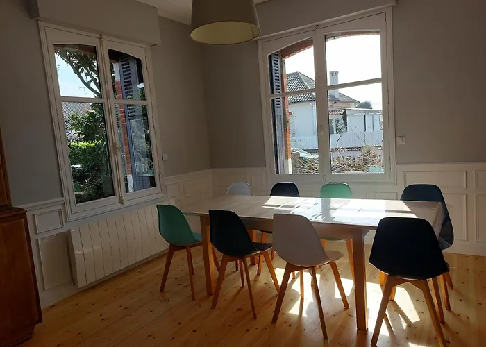 Sous Les Pins 펜션 *